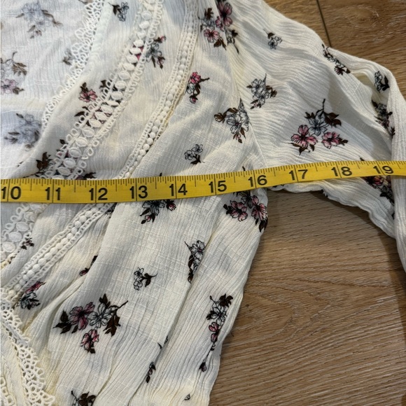 American Rag white floral A line mini skirt, elastic waist, long sleeves, XS. - Picture 6 of 14